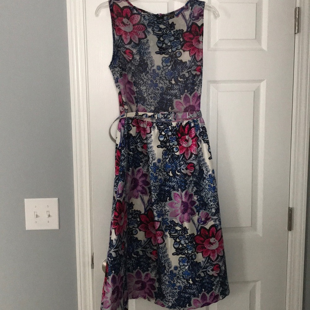 Beautiful floral dress, size 8